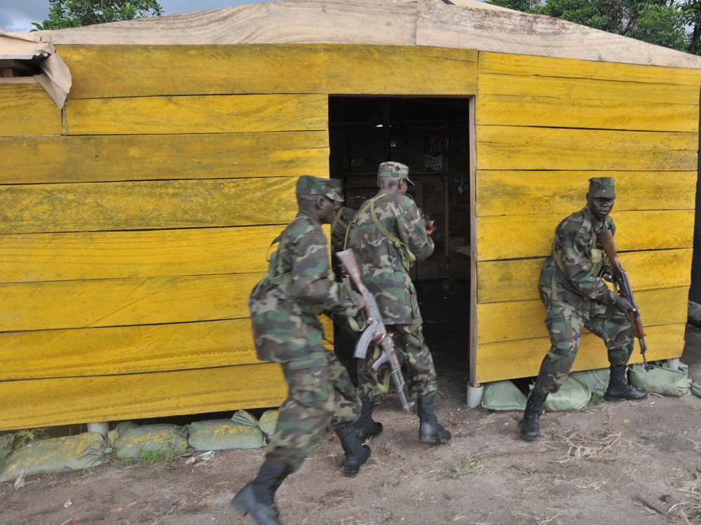 Ugandan Peoples' Defense Force Soldiers Complete U.S. Course