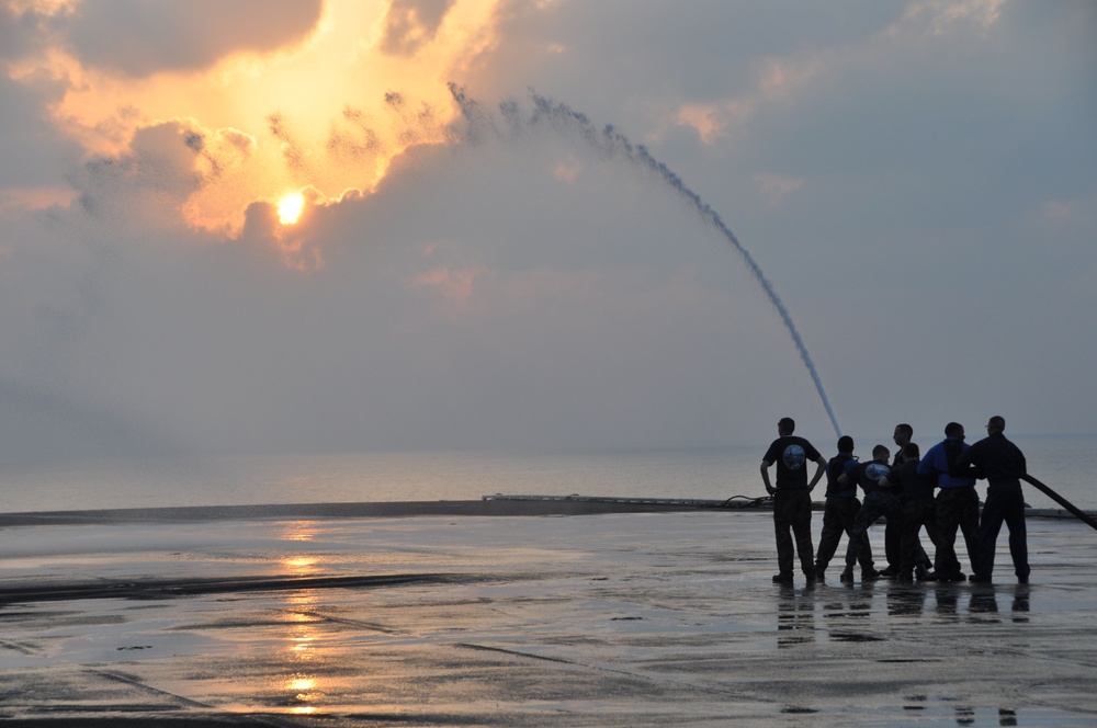 USS Nimitz sailors enjoy 'Steel Beach Picnic'