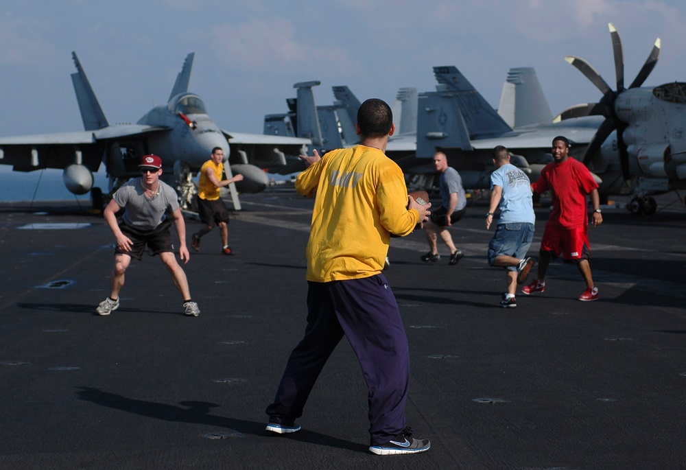 USS Nimitz sailors enjoy 'Steel Beach Picnic'