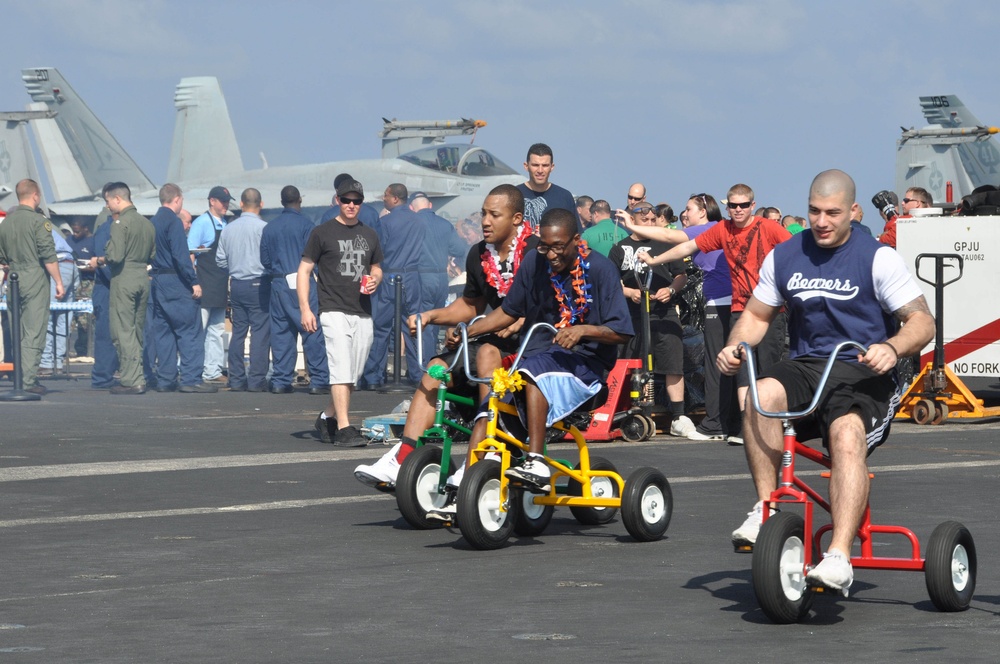 USS Nimitz sailors enjoy 'Steel Beach Picnic'