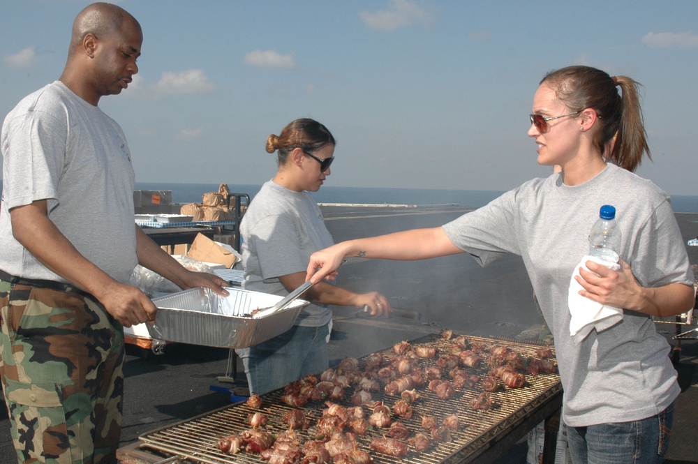 USS Nimitz sailors enjoy 'Steel Beach Picnic'