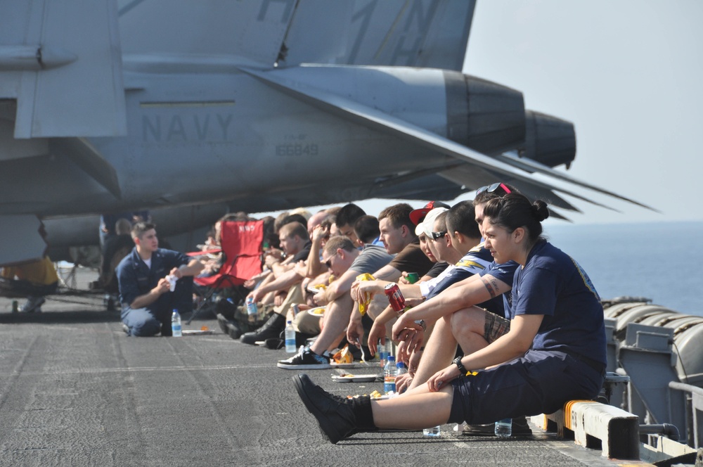 USS Nimitz sailors enjoy 'Steel Beach Picnic'