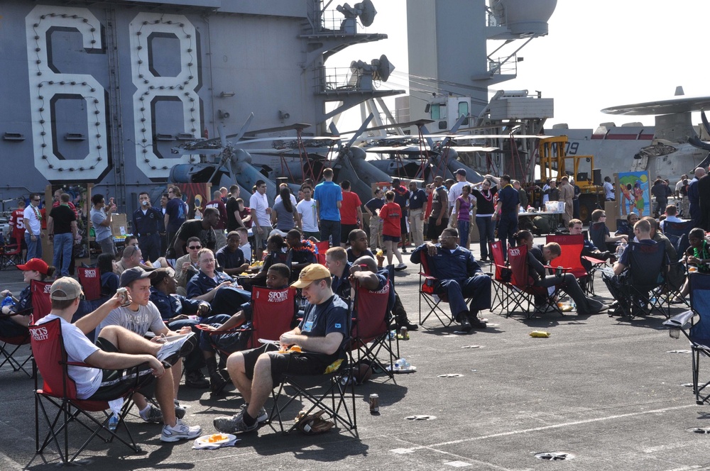 USS Nimitz sailors enjoy 'Steel Beach Picnic'