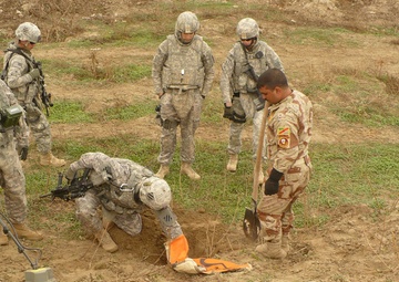 Desert Rogues, Iraqi Army uncover large weapons cache