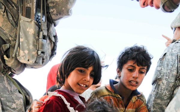 Soldiers bring joy to Iraqi children in need