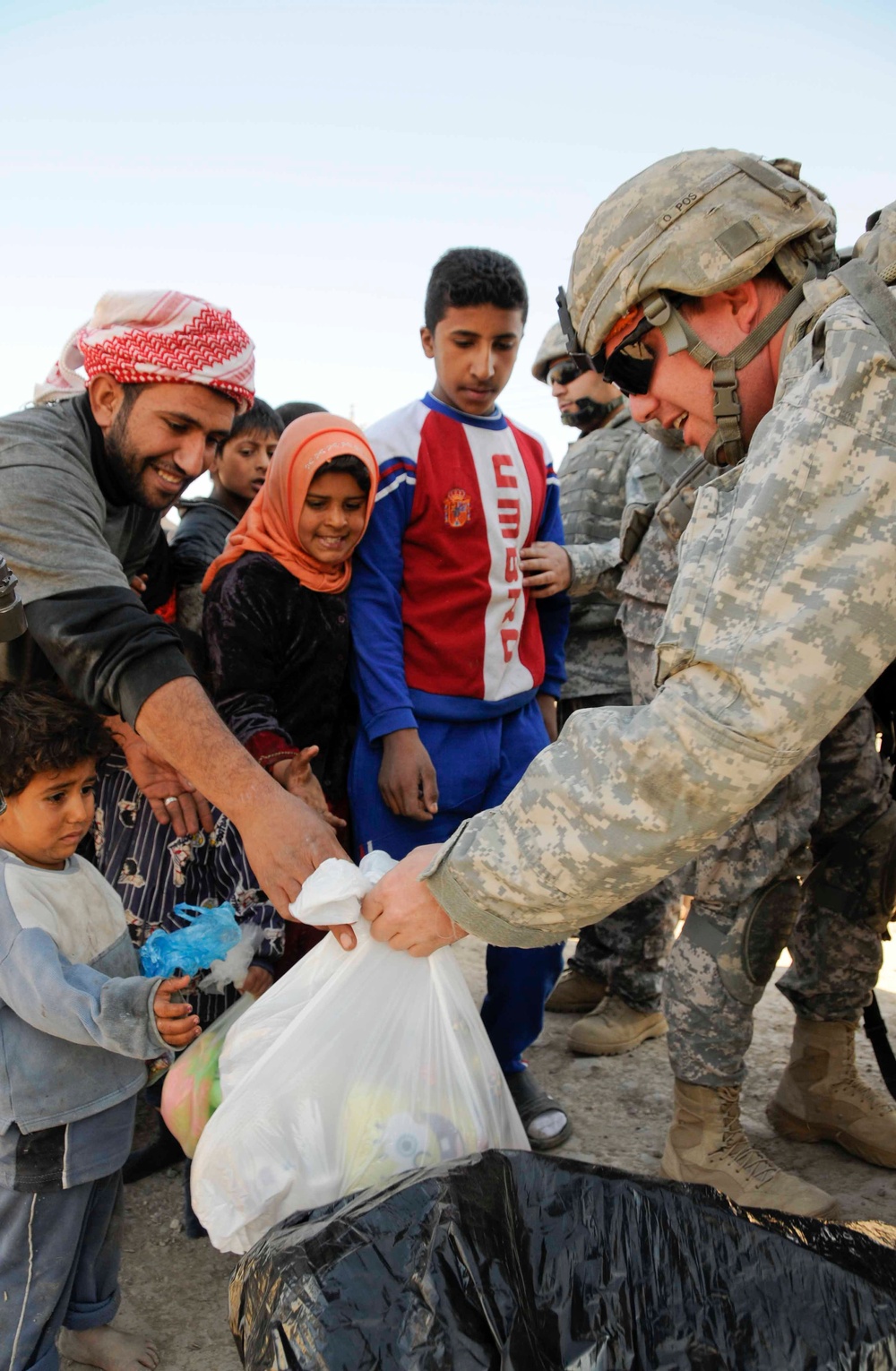 Soldiers bring joy to Iraqi children in need