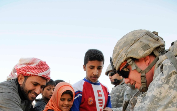 Soldiers bring joy to Iraqi children in need
