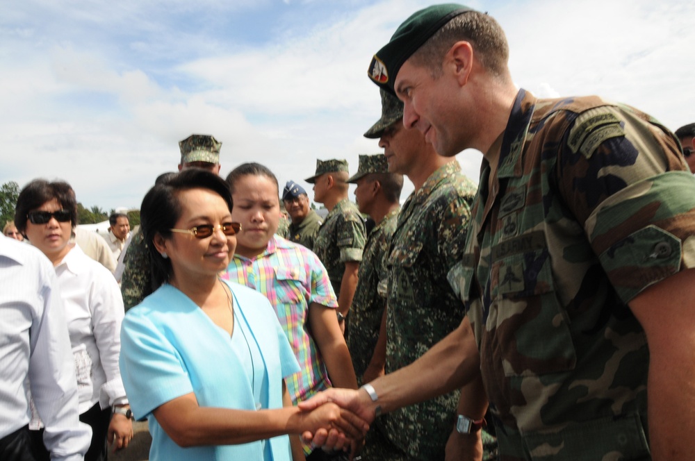 Soldier Meets Philippine President