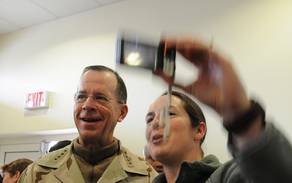 Staff Adm. Mike Mullen Addresses Troops