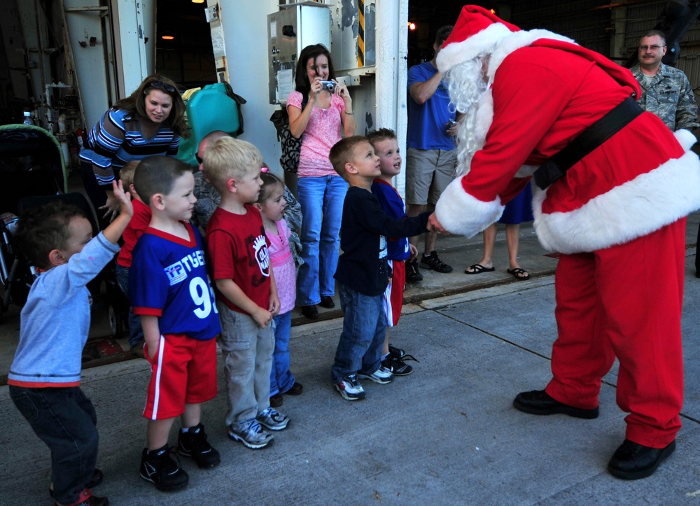 Santa drops in on 'Jolly Green' holiday homecoming