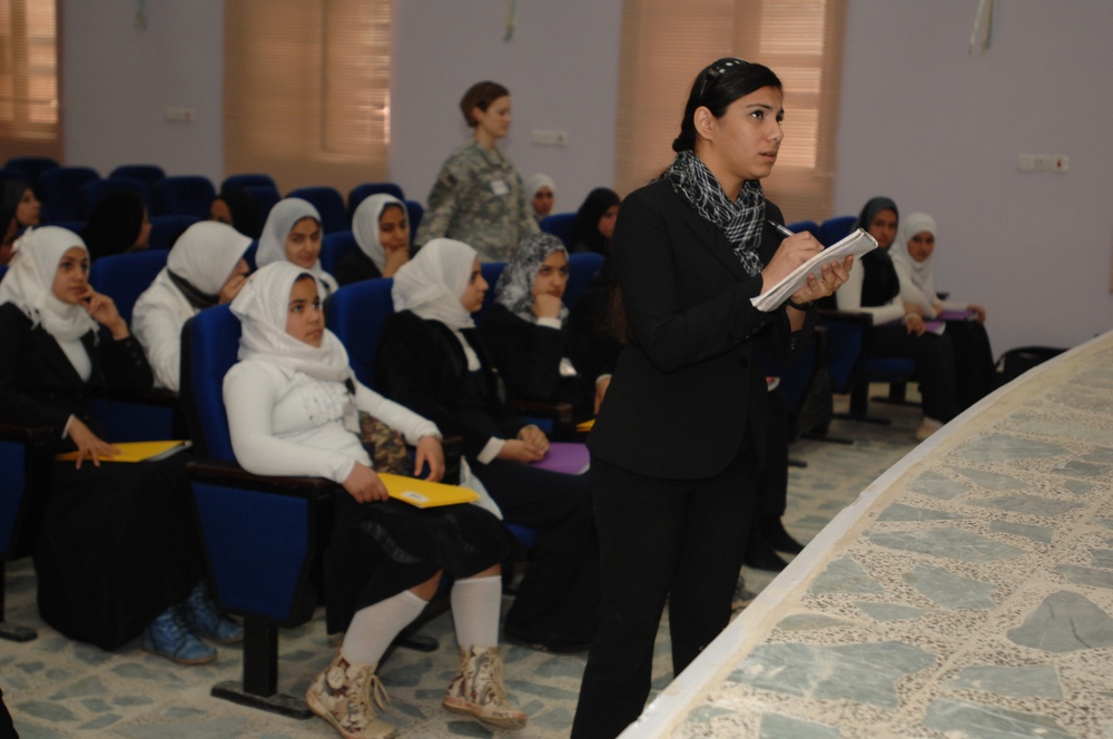 Iraqi women receive schooling