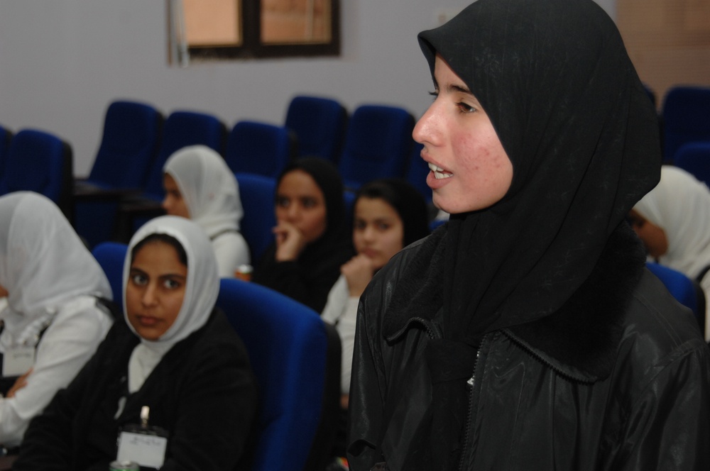 Iraqi women receive schooling