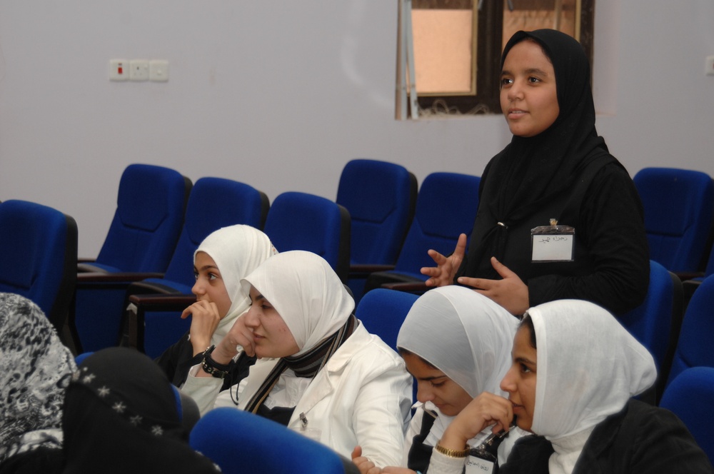 Iraqi women receive schooling