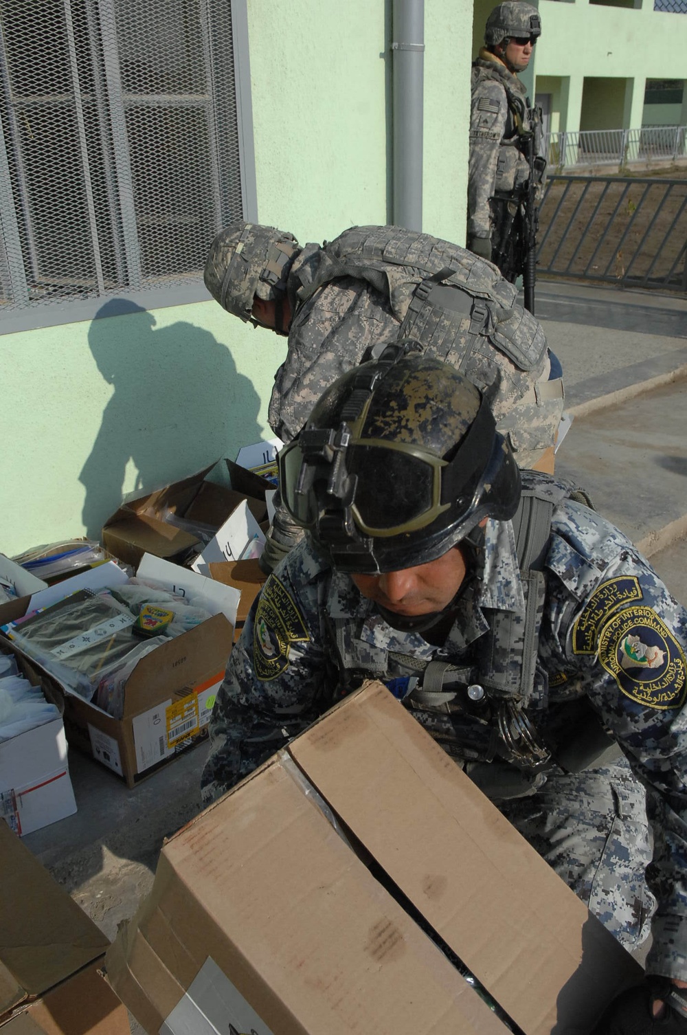 U.S., Iraqi forces deliver school supplies