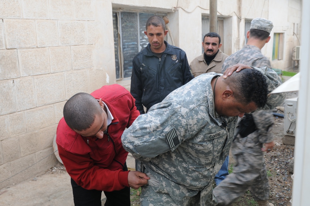 U.S. train Iraqi policemen