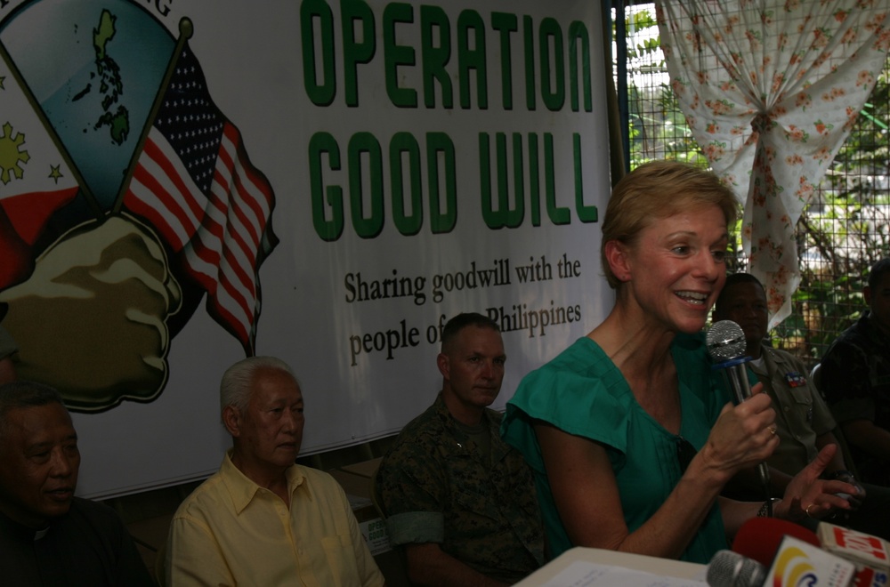 Operation Goodwill Gives Hope to Children, Families in the Philippines