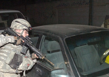 Combined U.S., IA patrol in Ur