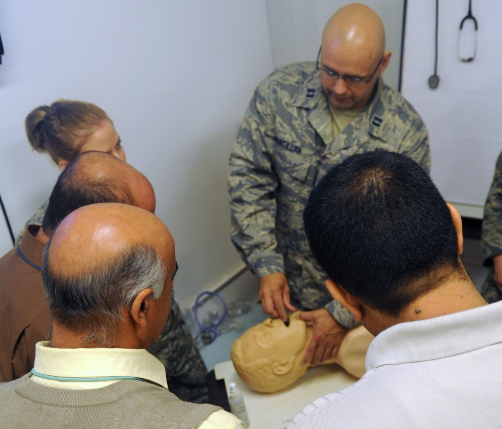 Air Force Nurses Welcome Iraqi Colleagues, Share Skills