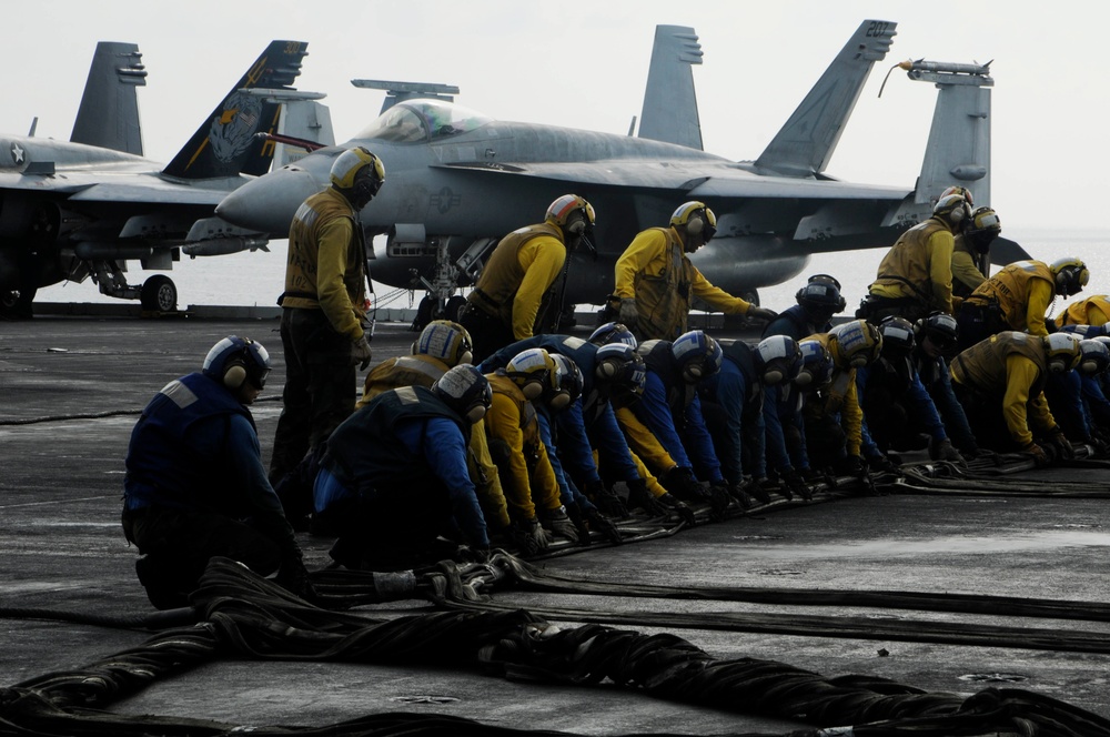 Sailors conduct flight deck drills
