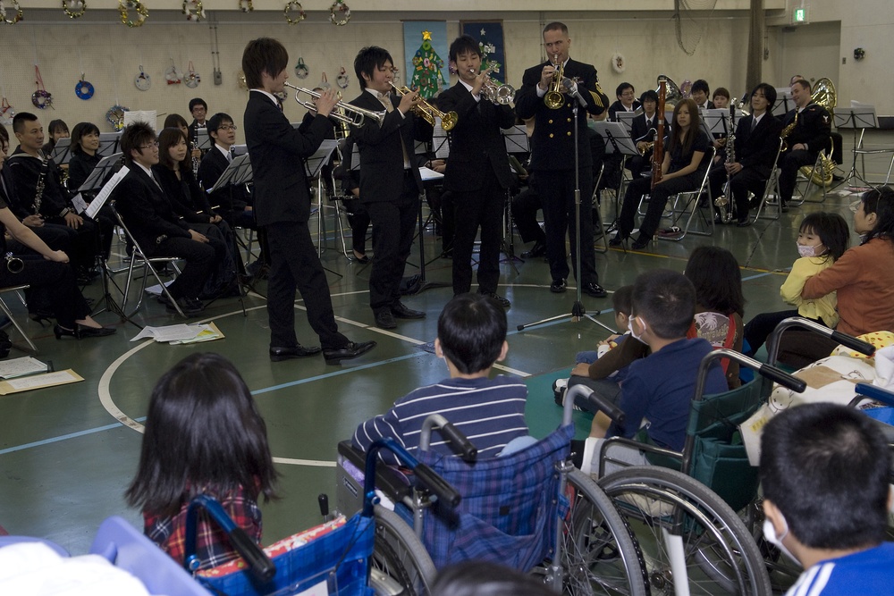 Navy musician plays for Kanagawa Children's Medical Center