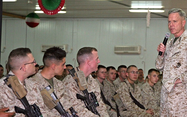 Assistant Commandant of the Marine Corps Visits Al Asad