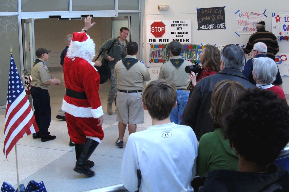 Redeploying Troops Get Holiday Homecoming