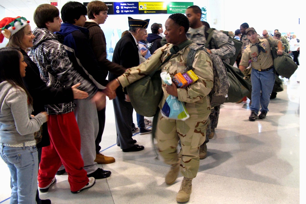 Redeploying Troops Get Holiday Homecoming