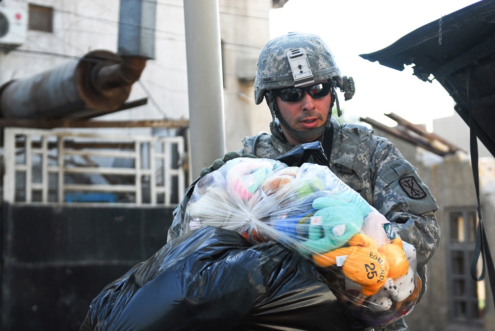 Gift giving goes well as Soldiers make time for &quot;Tots&quot;