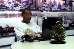 USO Offers Respite From Traveling Frenzy