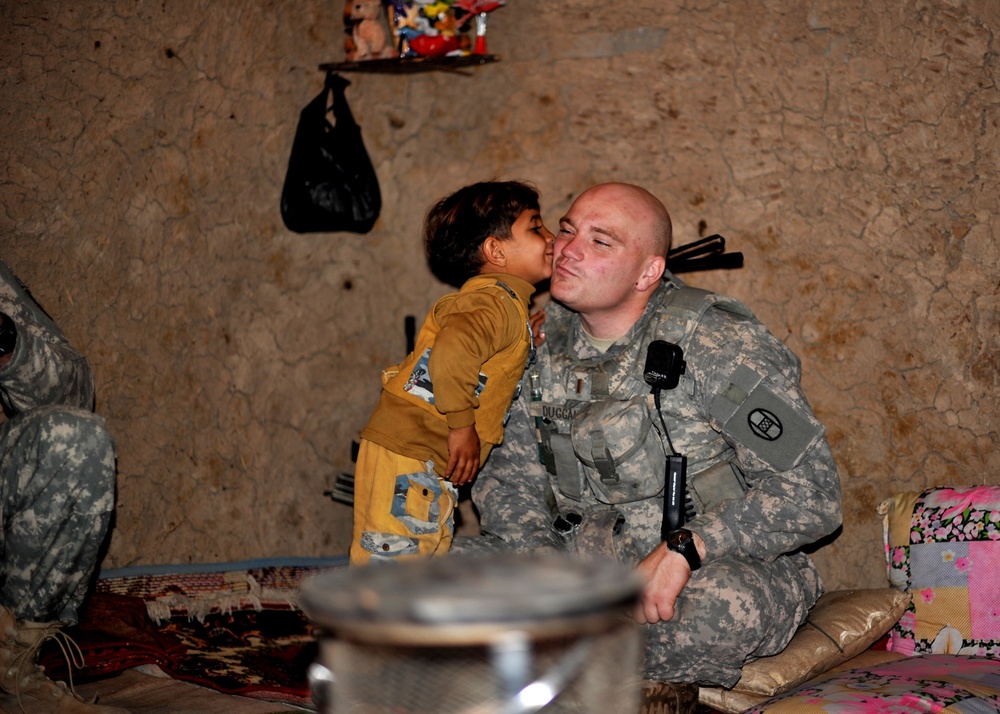 Soldiers help Iraqi boy get a new smile