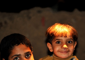 Soldiers help Iraqi boy get a new smile