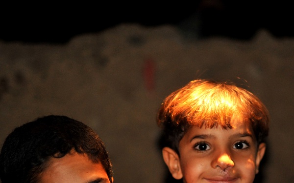 Soldiers help Iraqi boy get a new smile