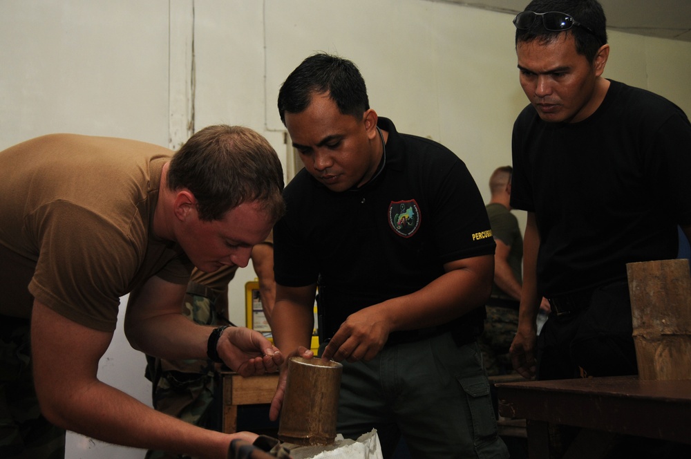 Joint Special Operations Task Force-Philippines conducts bomb training with the Philippine National Police