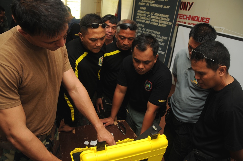 Joint Special Operations Task Force-Philippines conducts bomb training with the Philippine National Police