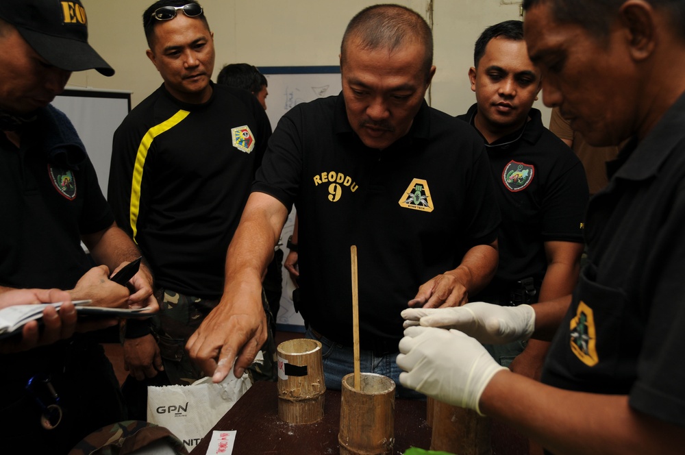 Joint Special Operations Task Force-Philippines conducts bomb training with the Philippine National Police