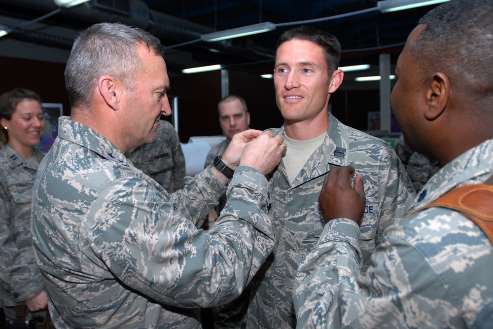 Visiting general pins new captain