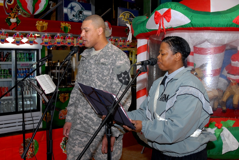 I Corps Commanding General Christmas Visit