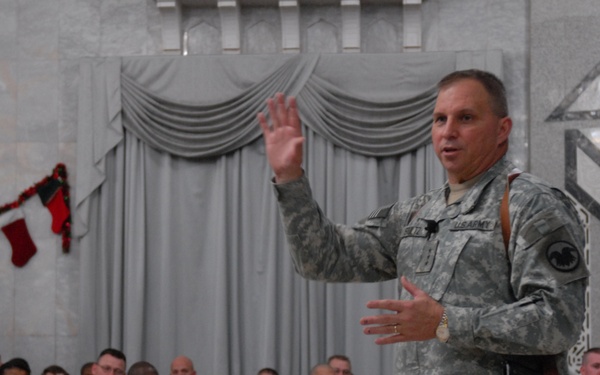 Lt. Gen. Jack C. Stultz talks to U.S. Army Reservists in Camp Victory, Iraq, on Christmas Eve