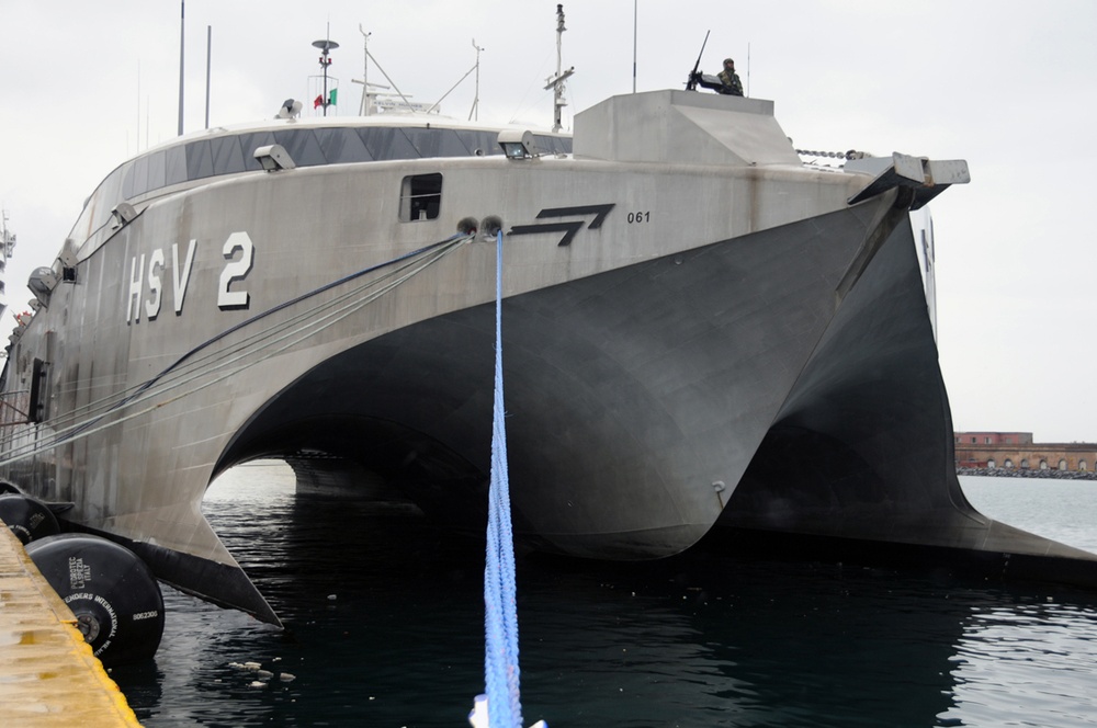 HSV Swift partners with USS Nicholas for mission