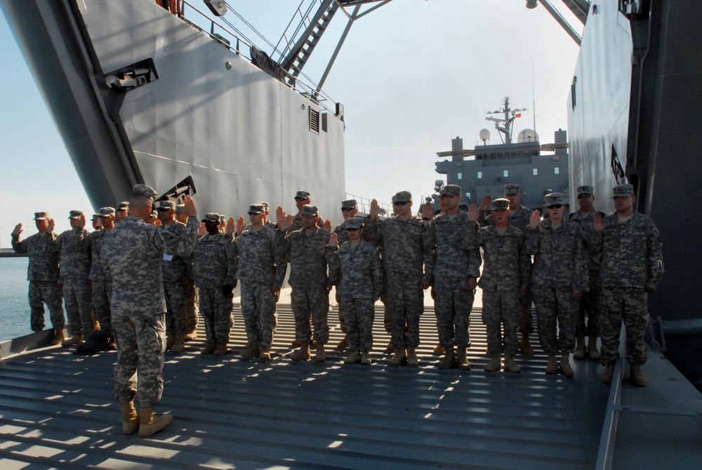 Group Re-enlistment Minnesota Guardsmen