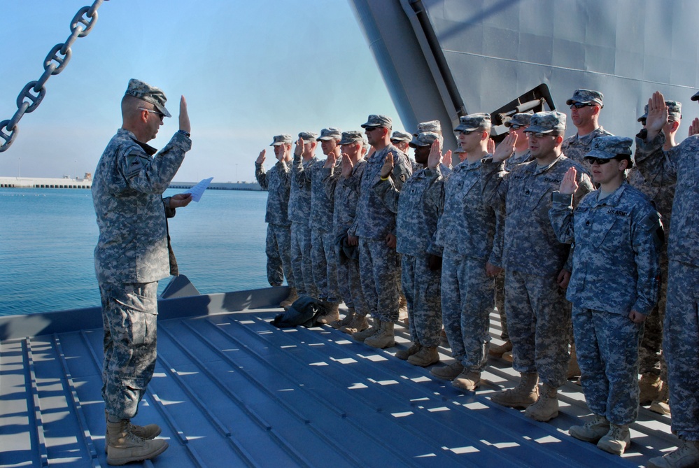 Group Re-enlistment Minnesota Guardsmen