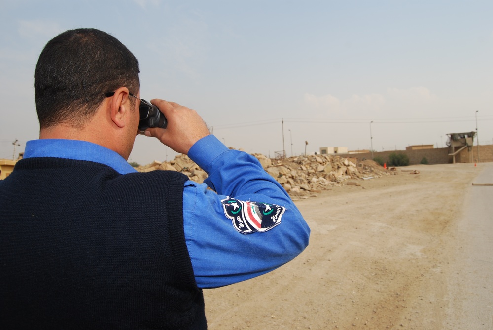American and Iraqi Police Establishing Center for Advanced Policing