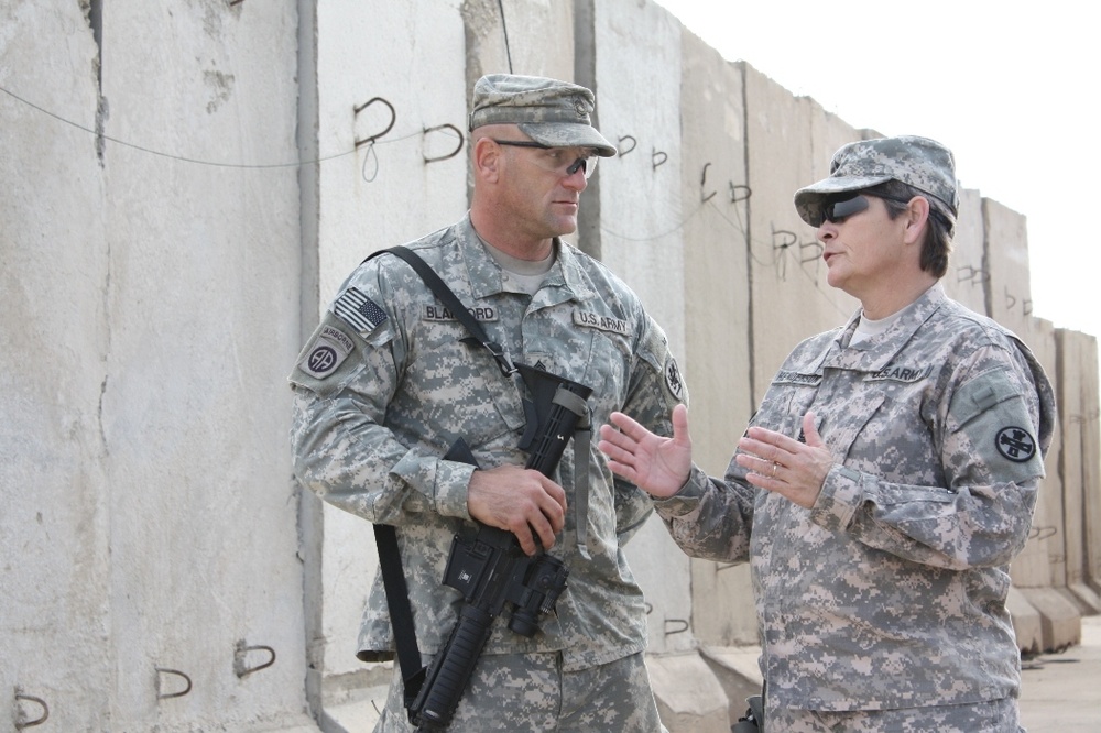 Leadership Visit to Engineer Soldiers at COS Carver