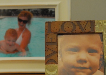 Soldier on leave from Iraq pays tribute to son's gift of life