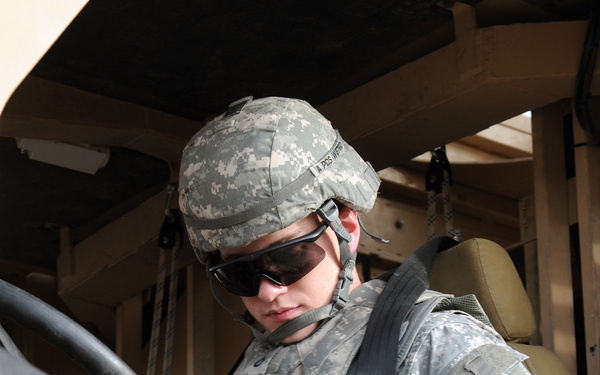 'Rollover, Rollover, Rollover!': Soldiers Learn How to Quickly, Properly Exit an MRAP
