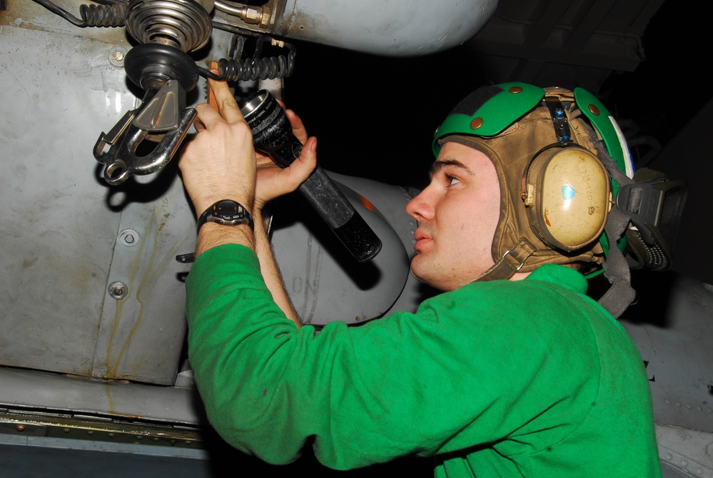 USS Nimitz Continues Operations