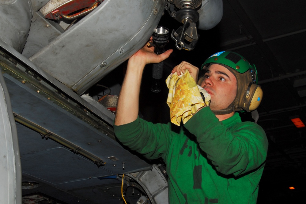 USS Nimitz Continues Operations