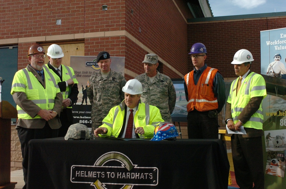 Gov. Ritter Visits Fort Carson, Addresses Veterans Assistance