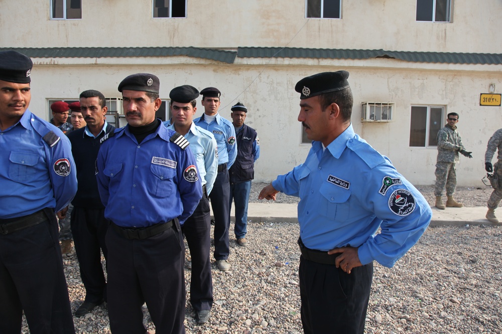 Iraqi police inspection formation