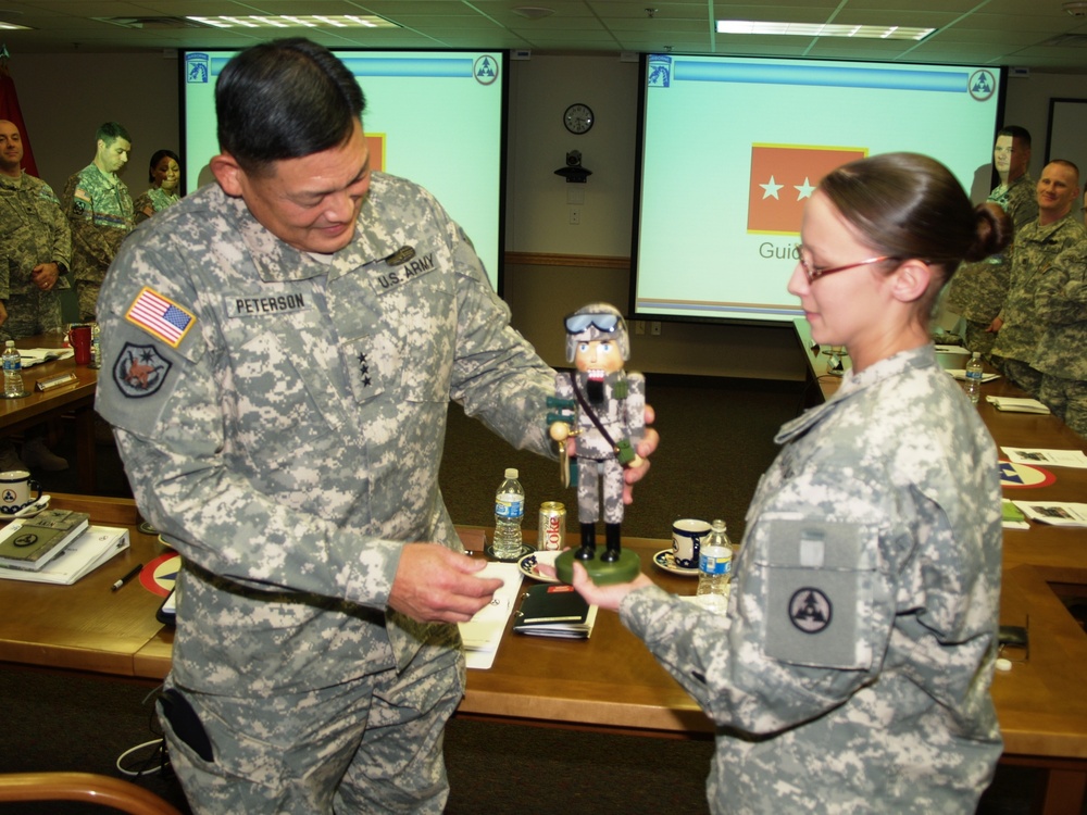 Peterson Visits 3d ESC, Talks Army Force Generation